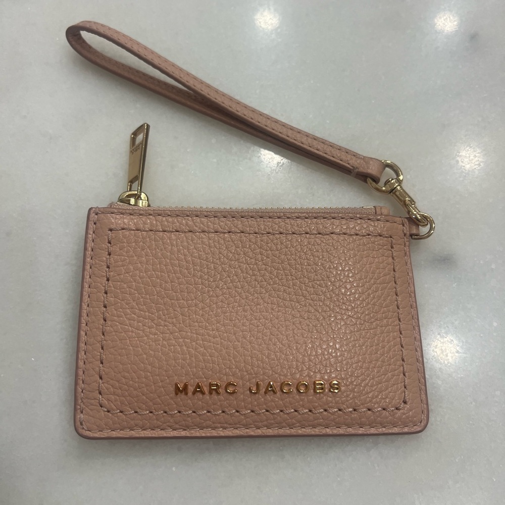 Marc Jacobs Groove Wristlet in Rose Pink